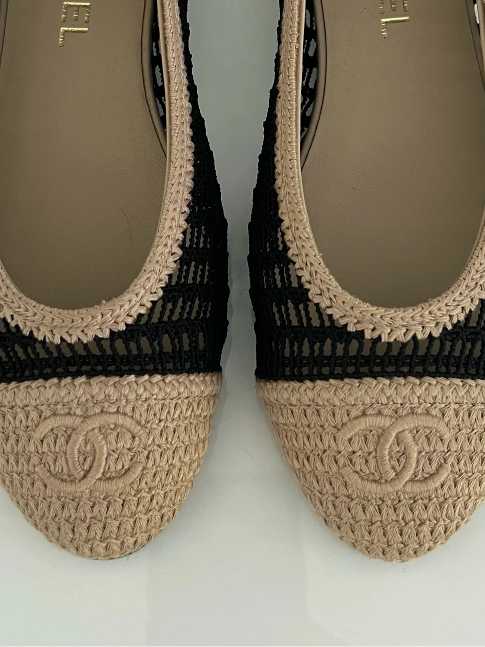CHANEL 25P CC BLACK AND BEIGE RAFFIA BALLET SHOES SIZE IT 38 / US 8 NEW IN BOX!